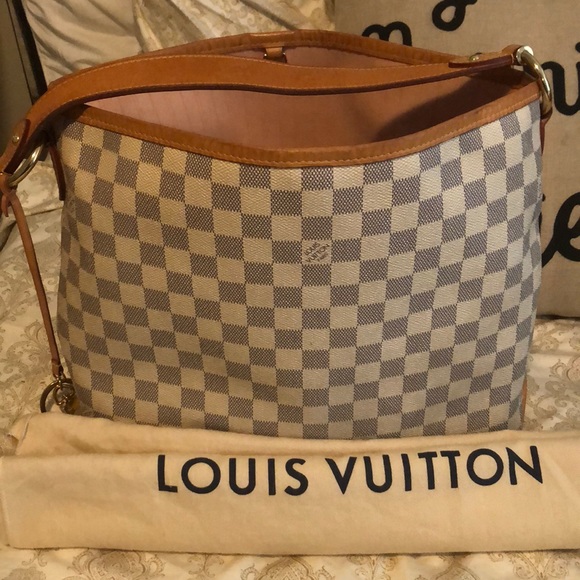 Cream Louis Vuitton Bag - 16 For Sale on 1stDibs